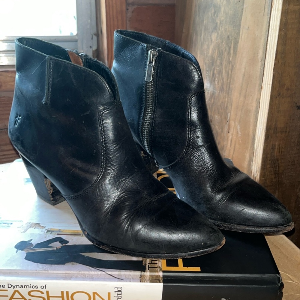 Frye black bootie 🖤